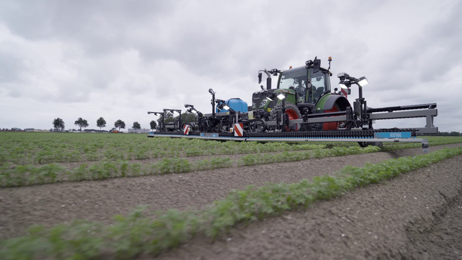 RUMEX RXF900 al lavoro nelle orticole, tutta la larghezza di lavoro